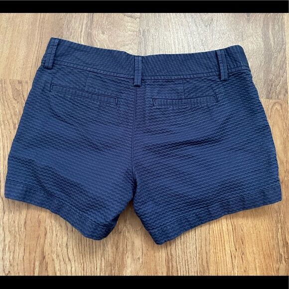 Lilly Pulitzer The Callahan navy blue textured shorts sz 4 - Picture 2 of 12